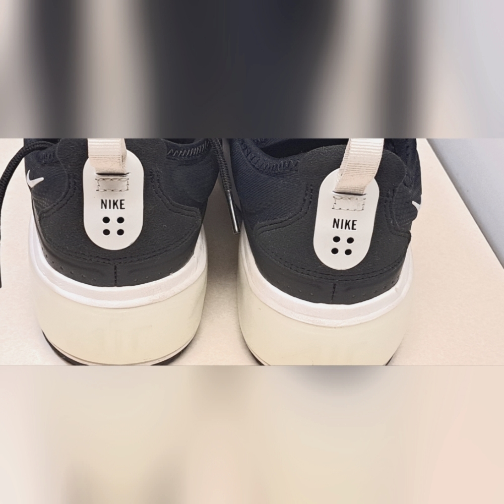 Nike shoes black and white size 8.5